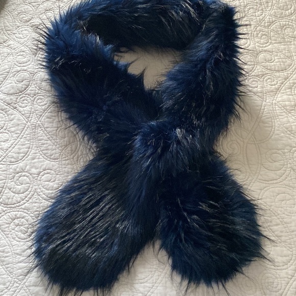 Fashion Apparel & Accessories Navy Fur Scarf - Picture 6 of 9